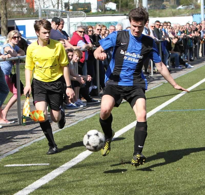 Brühls Markus Schulze am Ball. Der starke Defensivspieler traf auch gegen die Rohrbacher. Archivbild: lofi