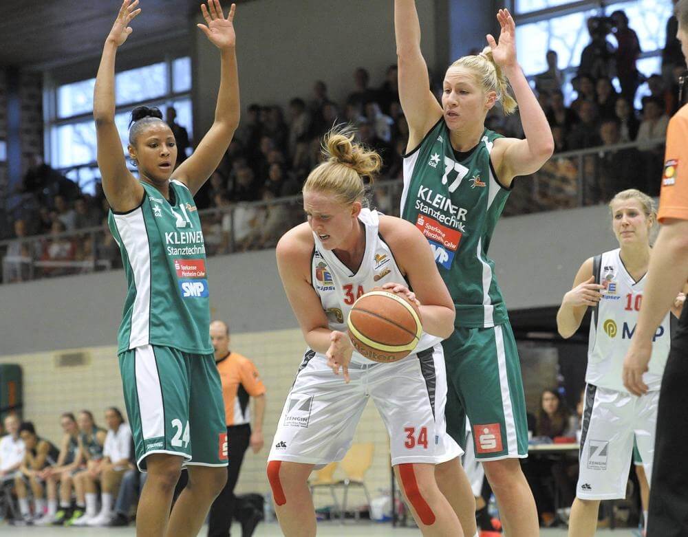Erica Noelle CARLSON am Ball. Sie wurde Player of the Year. Bild: AS Sportfotos