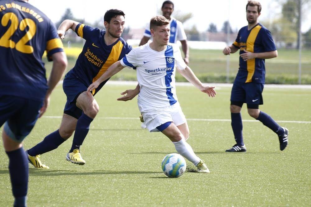 Daniel Zimmermann (wird Trikot) spielt ab sofort für den VfL Kurpfalz Neckarau Foto: Rafael Kowollik