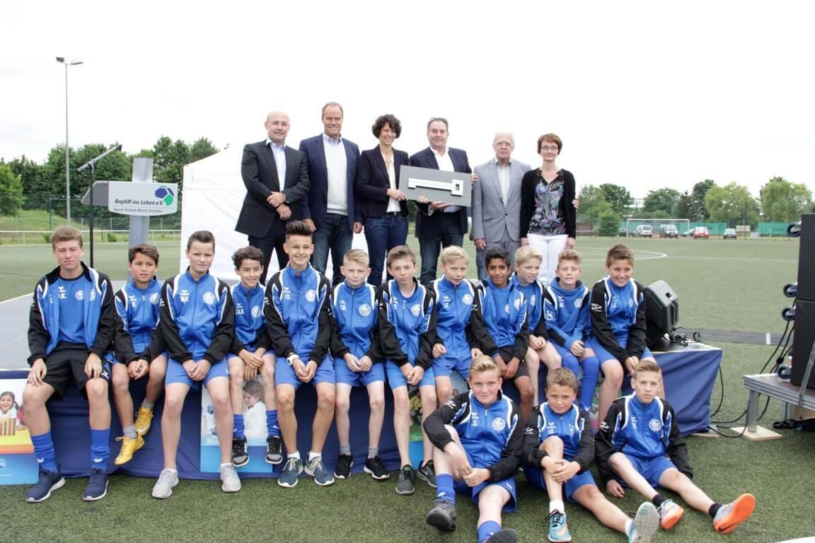 „Anpfiff ins Leben“-Jugendförderzentrum und Kunstrasenplatz der SG Heidelberg-Kirchheim eingeweiht