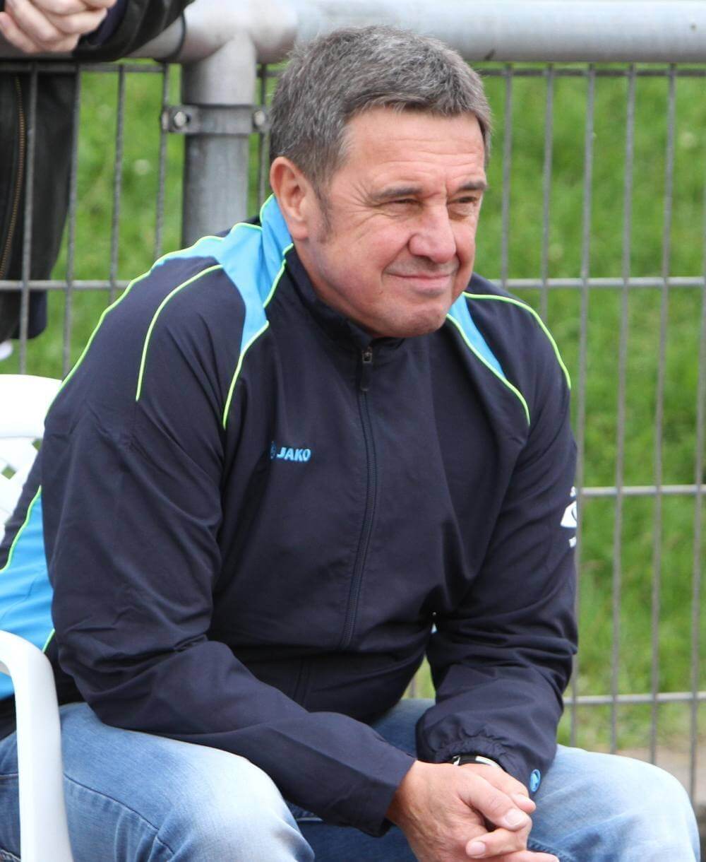 Ganz so entspannt wie auf diesem Bild ist Wallstadt-Coach Bernd Großmann vor dem wichtigsten Spiel der Saison nicht. Bild: lofi