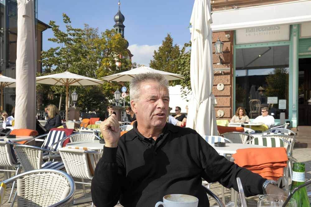 Als Spieler und später als Trainer erfolgreich. Volker Zimmermann bringt viel Erfahrung mit. Beim FV Brühl will man sich kommende Spielzeit weiter vorne orientieren.  Bild: AS Sportfotos