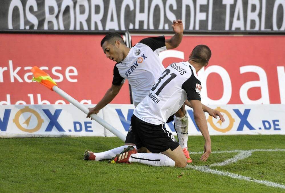 Jubel bei Nr. 12 Andrew WOOTEN mit Stefan KULOVITS (31) Archivbild AS Sportfotos