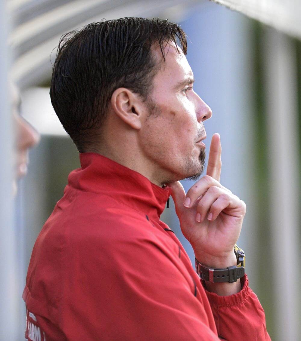 Trainer Peter Brandenburger geht bei den Rot-Weißen in seine 5. Spielzeit. Bild: Berno Nix