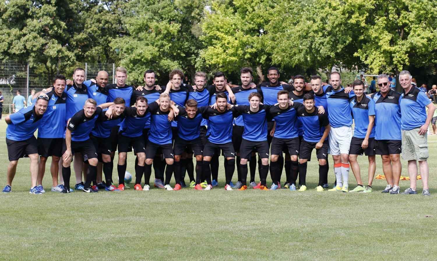 Das Team der Heddesheimer vor dem Testspiel gegen Waldhof Mannheim in der vergangenen Woche Bild: Rafael Kowollik