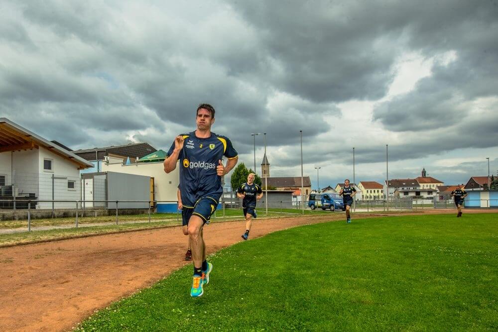 Andy Schmid (vorne im Bild) traf fünf Mal gegen Flensburg. Am Ende hatte es für die Rhein-Neckar Löwen nicht gereicht.  Bild: AS Sportfotos