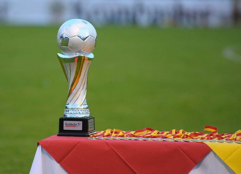 Um den Pokal geht es beim Badischen Krombacher Pokal. Der FC Astoria Walldorf gehört zu den Topfavoriten auf den Pokalgewinn 15/16.  Bild: Siegfried Lörz