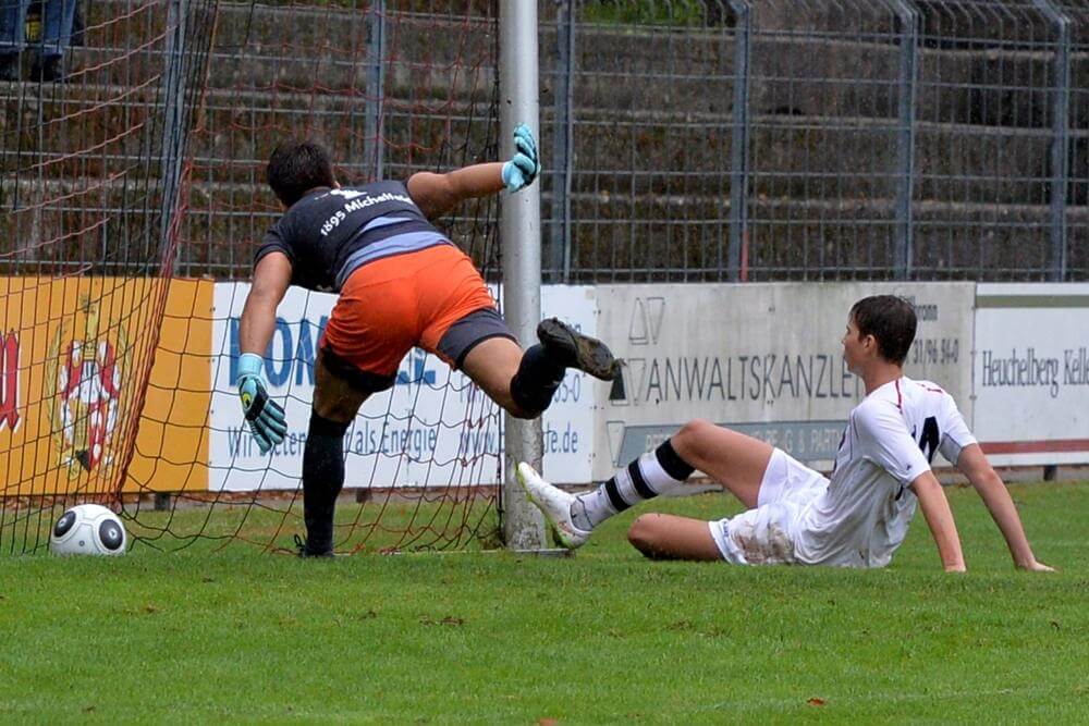 1. Spieltag LL-Rhein-Neckar VfB Eppingen vs TSV Michelfeld 16.08.2015 Tor Maximilian Rohr VfB Eppingen zum 4:1 für Eppingen.  Bild: Siegfried Lörz