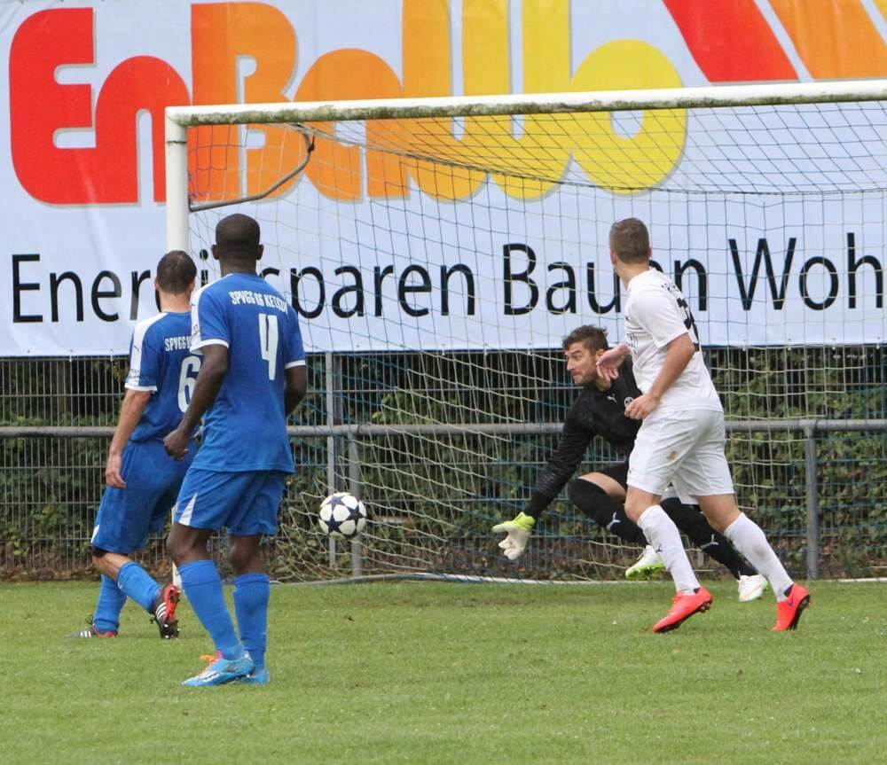 Ketschs Torwart Sascha Schippl hielt in den Schlussminuten seiner Mannschaft den Punkt fest.    Bild: lofi