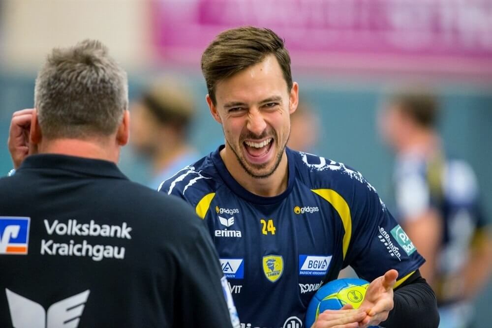 Hatten gut Lachen - Löwen Trainer Nikolaj JACOBSEN mit Patrick GROETZKI. Bild: AS Sportfotos