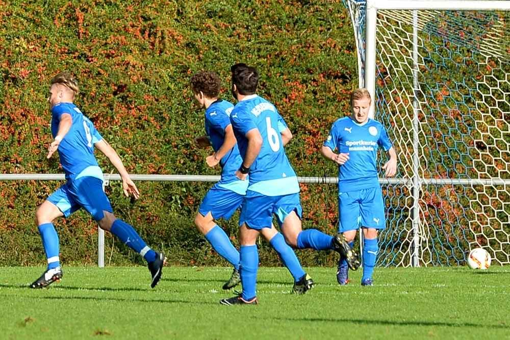 Heddesheims Daniel Gulde dreht jubelnd ab, der Ball liegt im Michelfelder Tor.  Foto: Siegfried Lörz