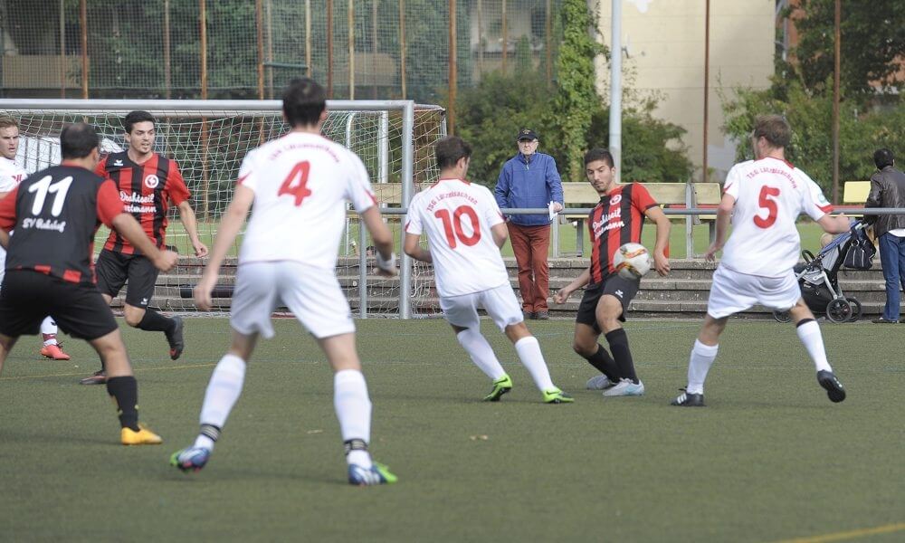 TSG 91/09 Luetzelsachsen (weiss) vs.SV Rohrhof (rot-schwarz) 2015 10 Pierpaolo Greco SVR-5 Michael Rettig-10 Tobias Malchow TSGL. Bild: AS Sportfotos