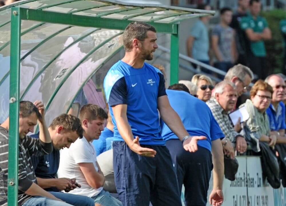 Mühlhausens Trainer Sachar Theres hadert - in den letzten 9 Minuten des Spiels bog sein Team in die Verliererstraße ein. Archivbild: S. Lörz. 8f2536516f54aafc164b76fbd7959378-b83