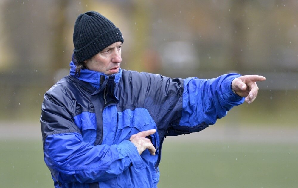 FV-TRainer Rainer Elias gibt bei den Ladenburgern seit 16 Jahren den Ton an. Eine Fußball-Trainer-Legende! Bild: Berno Nix