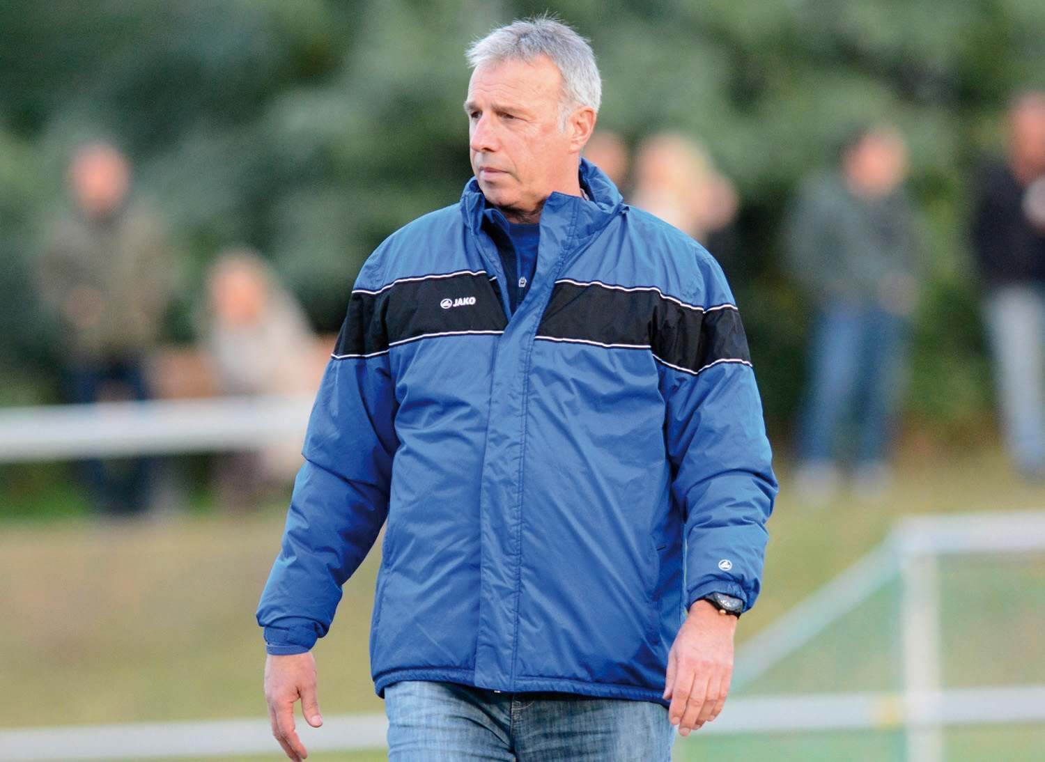 Waldhofs U 23 Coach Waldemar Steubing spielte viele Jahre als Profi in der 1. und 2. Bundesliga. Bild: Berno Nix