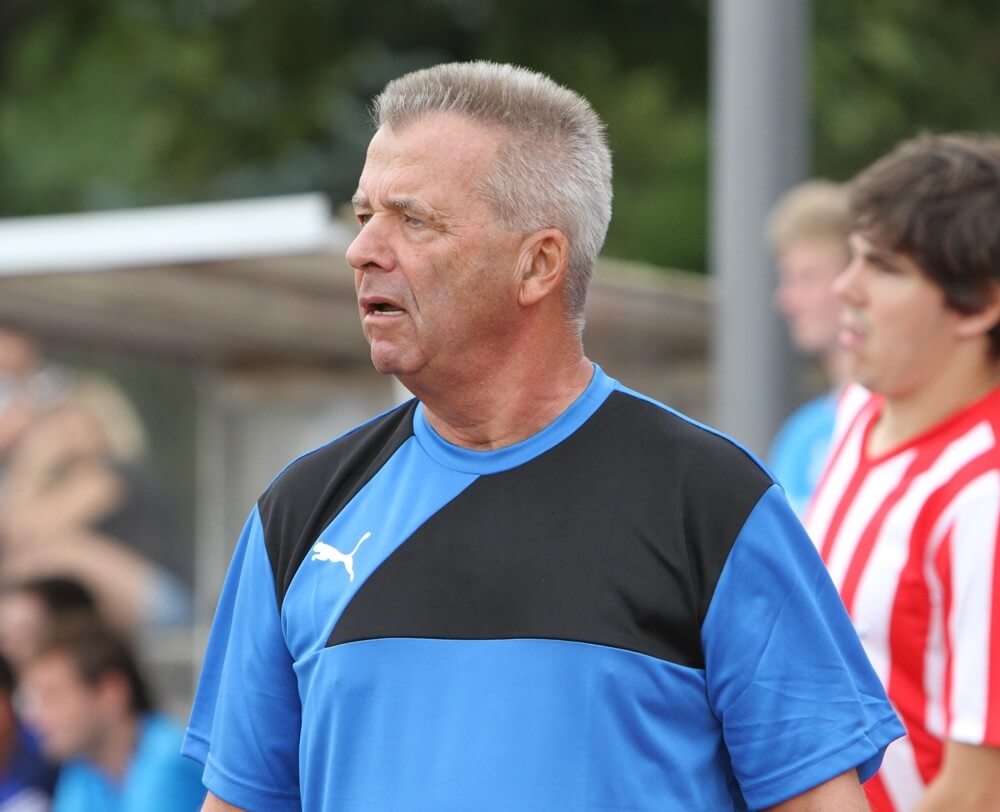 Brühls Coach Volker Zimmermann musste sich mit seiner Mannschaft beim VfB Eppingen erst spät geschlagen geben. Bild: Lothar Fischer