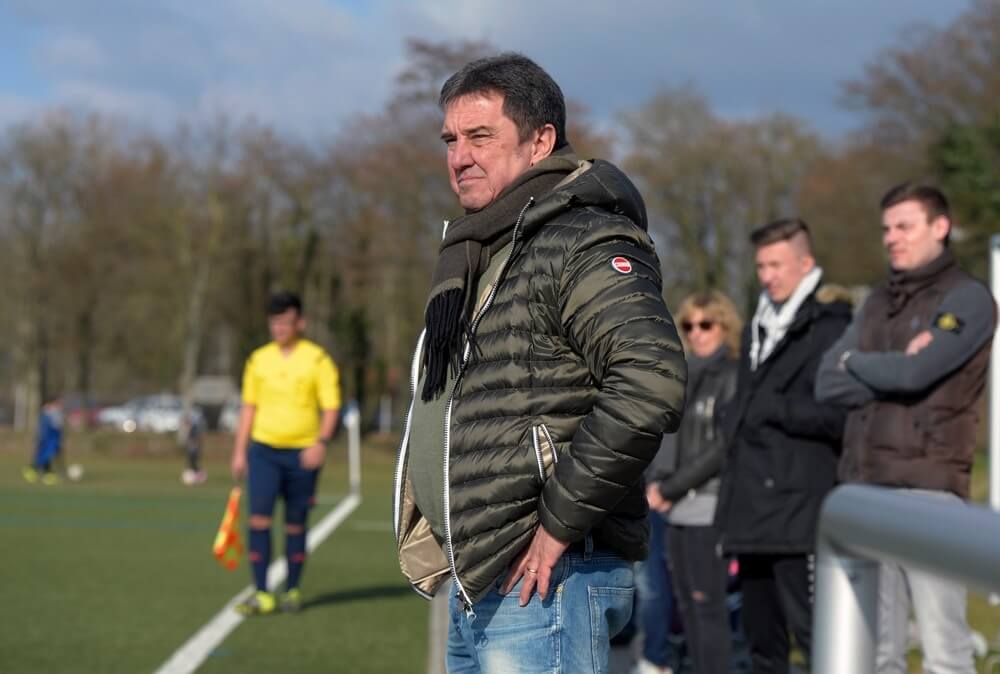 Wallstadt-Trainer Bernd Großmann: Er steht mit seiner Mannschaft unter Zugzwang. Nach oben darf Plankstadt nicht enteilen und hinter Wallstadt drängt der SC Rot-Weiß Rheinau.  Bild: Berno Nix