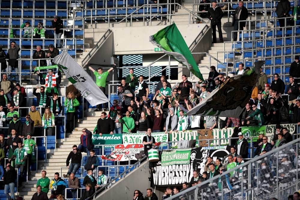Wie schon so oft, der Gästeblock spärlich besetzt, wenn es gegen den FvL Wolfsburg geht. Bild: S. Lörz