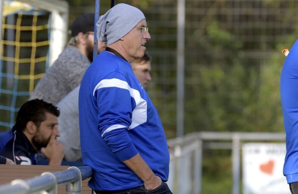Sven Paulsen kam bei den Seckenheimern für Andres Medina Lopez. Noch ist der Neu-Coach erfolglos. Der SVS steht unerwartet auf einem Abstiegsplatz.   Bild: Berno Nix