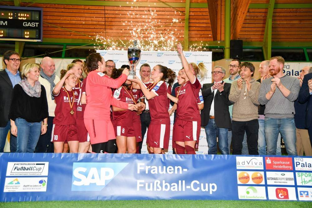 Metropolregion FußballCup 2018 in Rauenberg ++ SGS Essen dreht Finale und gewinnt 10. SAP Cup