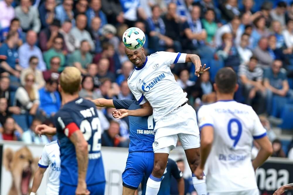 TSG 1899 Hoffenheim vs. FC Schalke 04 / Kopfballduell v.li. Lukas Rupp (Hoffenheim) und Naldo (Schalke 04). Bild: Siegfried Lörz