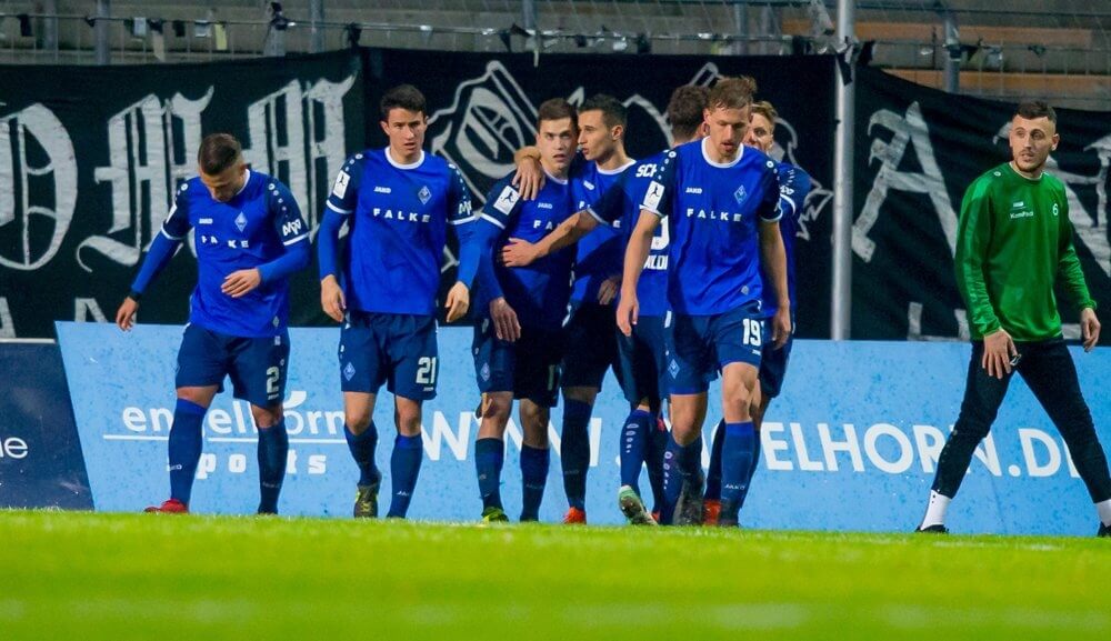 Jubel um Gian-Luca Korte / SVW nach dem 1-0. Bild: AS Sportfotos