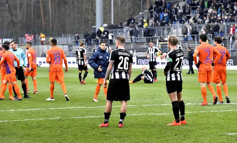 Frust bei den Sandhausener Spielern. Nach einer 2-0 Führung verloren sie das Spiel gegen Bochum mit 2:3. Bild: AS Sportfotos