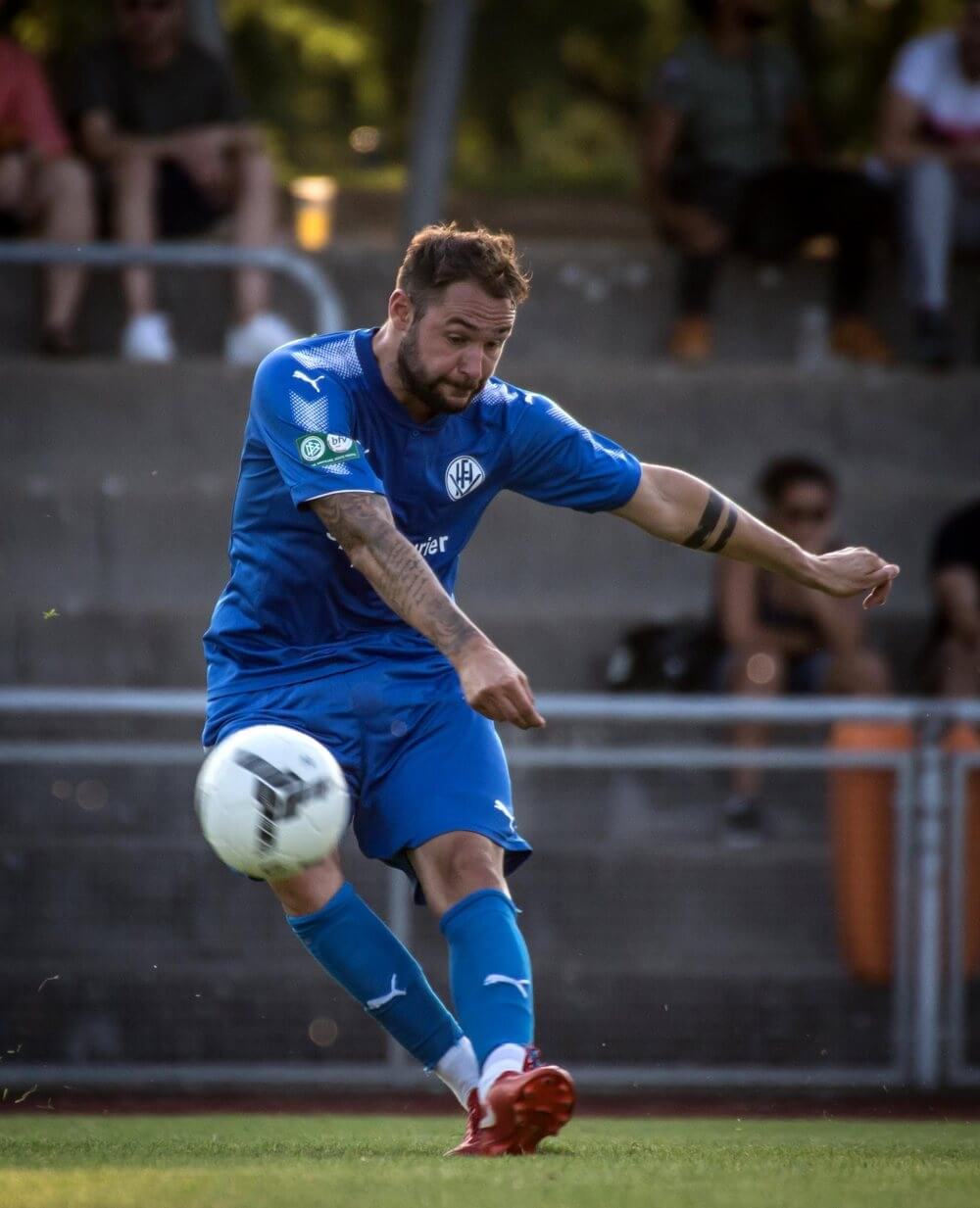 Neuzugang Simon Tüting ist mittlerweile Dreh- und Angelpunkt im Heddesheimer Spielaufbau.  Bild: Alfio Marino