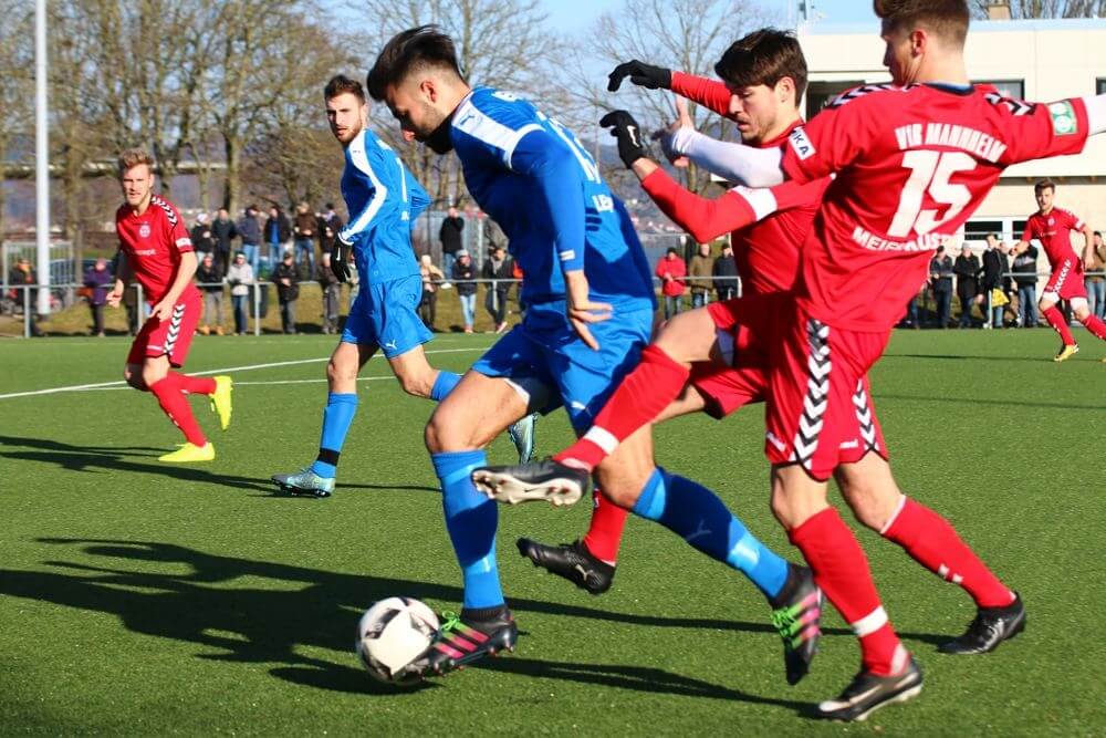 Szene aus dem Ligaspiel Heddesheim-VfR / Saison 2017/2018. Endstand 0:0. Im Pokal wird es diesesmal definitiv einen Sieger geben. Bild: Rafael Kowollik