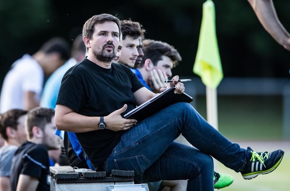 Weinheims Trainer Christian Schmitt und sein Team bezwangen den favorisierten VfB Gartenstadt.  Bild:S. Hofmann