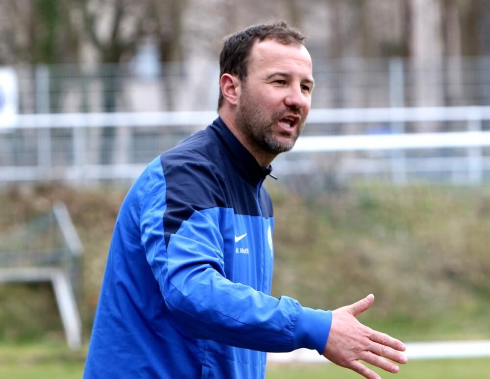 Hockenheims Trainer Manuel Muth empfängt mit seinem Team die Mannschaft der Stunde - den FC Germania Friedrichsfeld. Bild: lofi