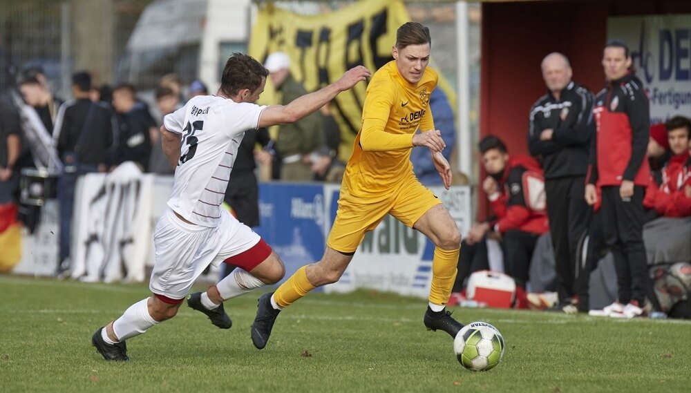 VfB Gartenstadt - VfB Eppingen, Verbandsliga, v.l. Eppingens Mark Rauh gegen Gartenstadts Fabio Hechler. Bild: Berno Nix