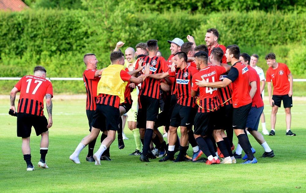 Die SpVgg. Neckarelz steigt nach 4:2 Sieg n.Verl. im Relegationsfinale gegen den TuS Bilfingen auf