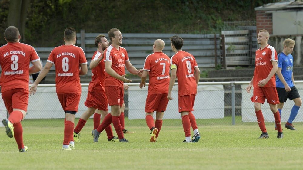 SG Croatia Mannheim - DJK Feudenheim, Kreisklasse A2, Jubel bei der SG zum 2:1 Bild: Berno Nix