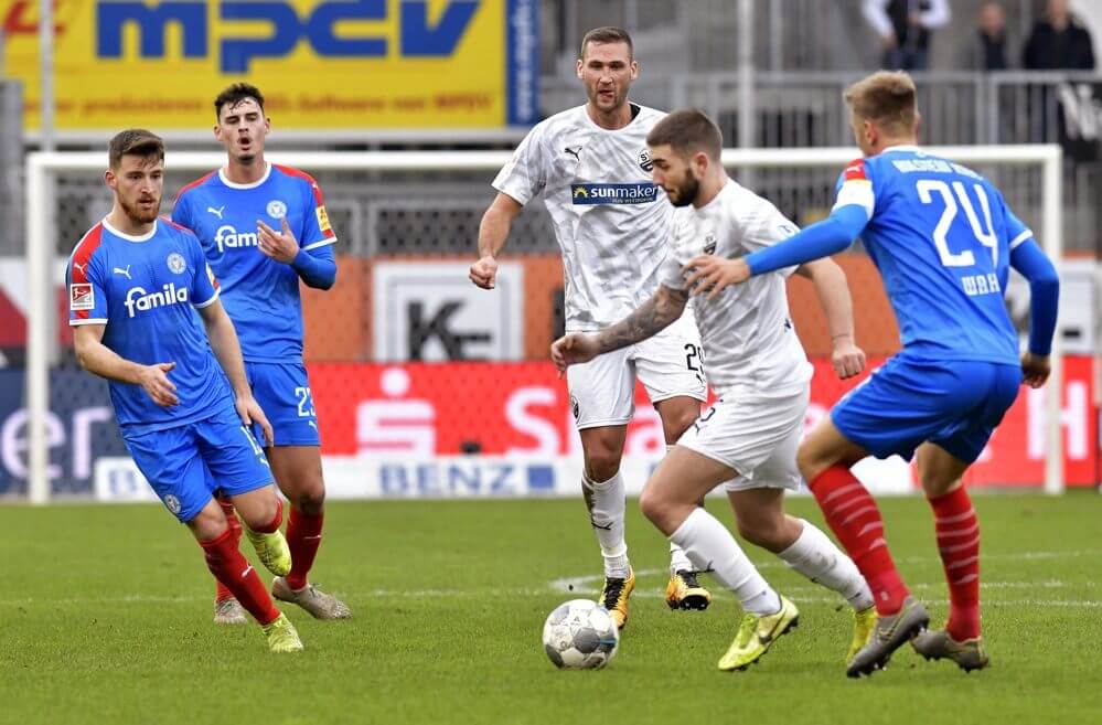 Der SV Sandhausen trainiert jetzt in Gruppen mit bis zu 5 Spielern. Am Ball Marlon Frey, hier gegen Holstein Kiel. Bild: AS Sportfoto