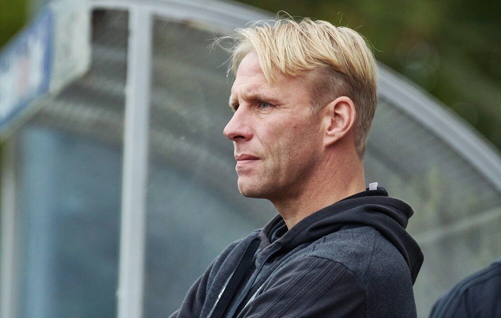 Ohne Worte. Matthias Dehoust, der Trainer von Germania Friedrichsfeld Bild: Berno Nix