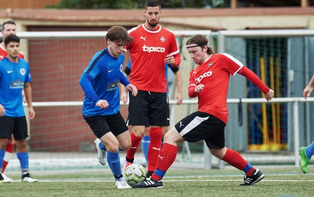 DJK Feudenheim - SSV Vogelstang, Kreisklasse A2, v.l. Valentin Löbau gegen Thorsten Niedballa (SSV) Bild: Berno Nix