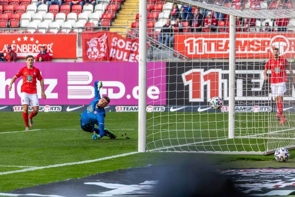 Joseph Boyamba (nicht im Bild) trifft zum 1:0 für Waldhof Mannheim. Alle Fotos: Alfio Marino
