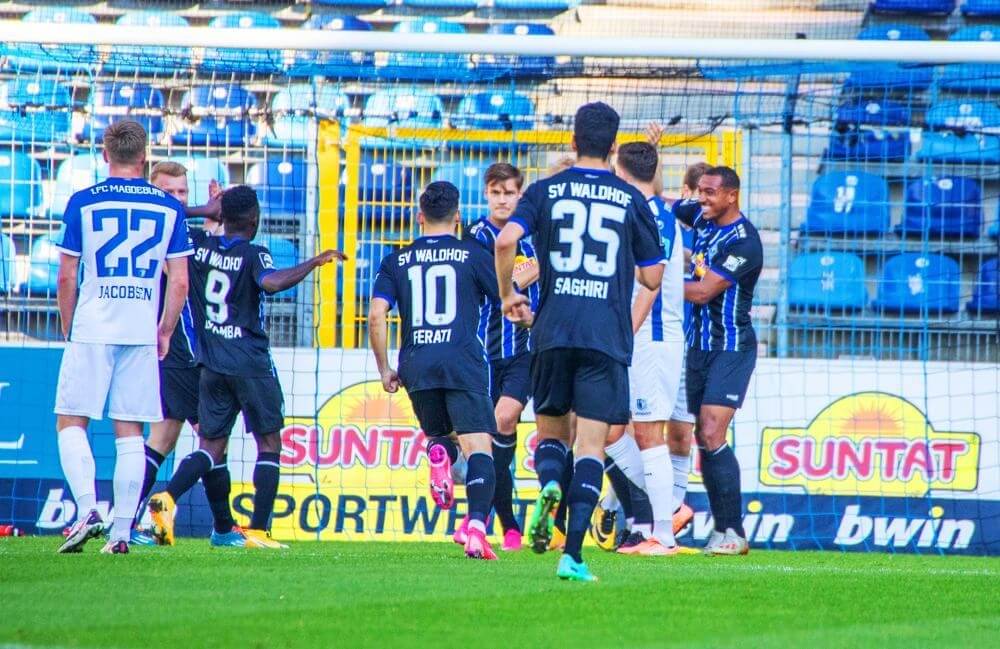 Ungewohntes Gefühl - gleich Fünf Mal durften sich die Waldhöfer über einen Treffer freuen. Bild: Alfio Marino