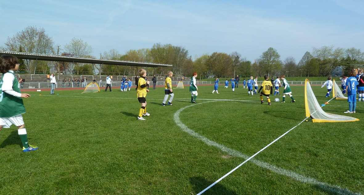 500 Minitore für den Kinderfußball zu gewinnen