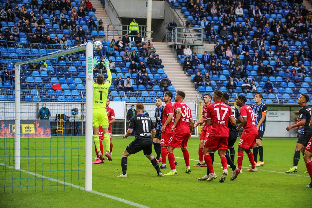 Spielszene aus dem Hinrundenspiel SV Waldhof - Türkgücü München (4:4).  Bild: Alfio Marino