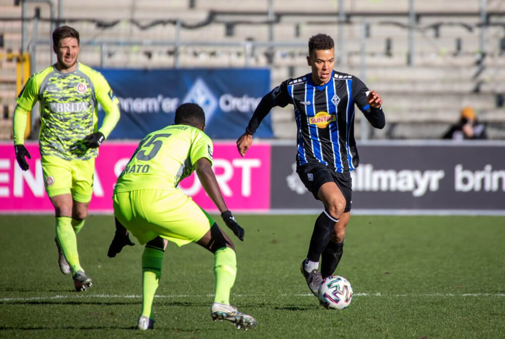 Marcel Costly (SV Waldhof Mannheim, #17) im Spiel gegen SV Wehen Wiesbaden. Bild: Alfio Marino
