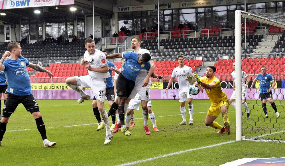 Szene aus dem Hinspiel zwischen Sandhausen und Aue. Bild: AS Sportfoto