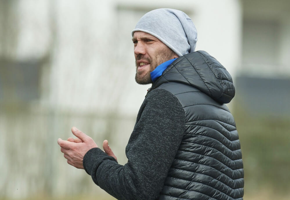 Noch zu früh, um über die eigene Zukunft zu sprechen, Enosis-Coach Cem Islamoglu Bild: Berno Nix