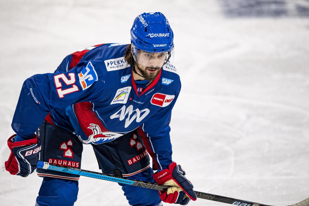 Nico Krämmer stürmt weiter für die Adler Mannheim