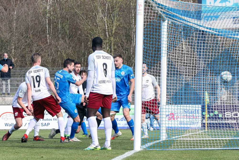 FC Astoria Walldorf hält Anschluss ++ 3:1 Sieg über Schott Mainz
