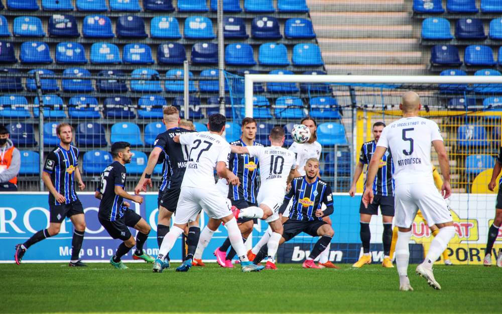 Szene aus dem Hinspiel zwischen Waldhof Mannheim und dem FC Ingolstadt. Foto: Alfio Marino