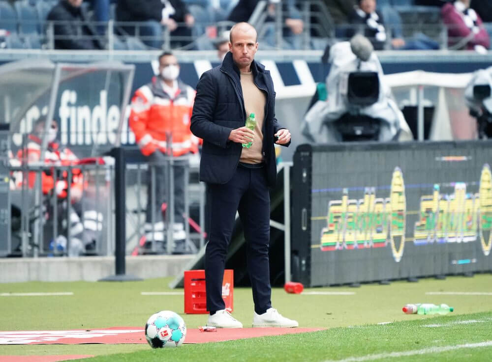 Hoffe-Coach Sebastian Hoeneß steht nach dem durchwachsenen  Saisonstart erneut in der Kritik bei den Fans der TSG.  Bild: Siegfried Lörz Kraichgaufoto