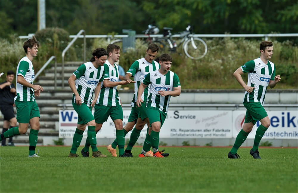 Die Viernheimer führen die Liga an. In dieser Spielzeit durften Marschlich und Co. schon 30 Saisontore bejubeln. Bild: Berno Nix