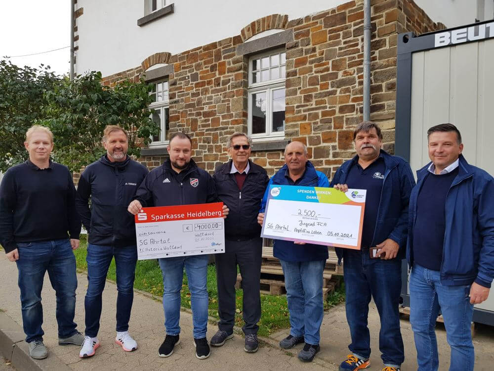 FC Astoria Walldorf überbringt Spende